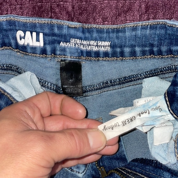 CALI Ultra High Rise Blue Skinny Jeans size 0 distressed denim jeans like new - Picture 7 of 10